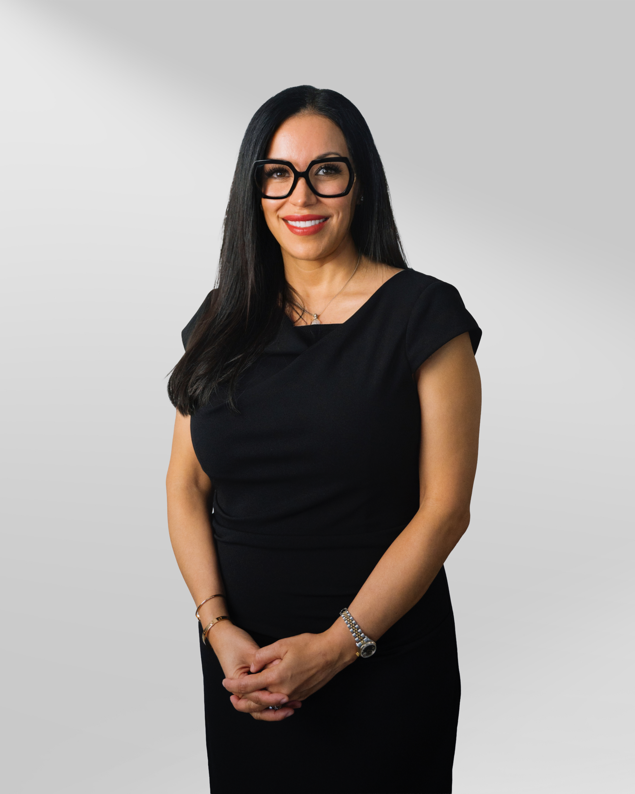 Gilda McDowell speaking with an immigration client